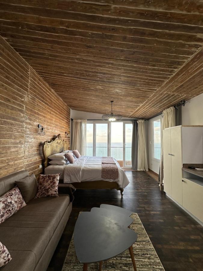 Sea View Apartment *